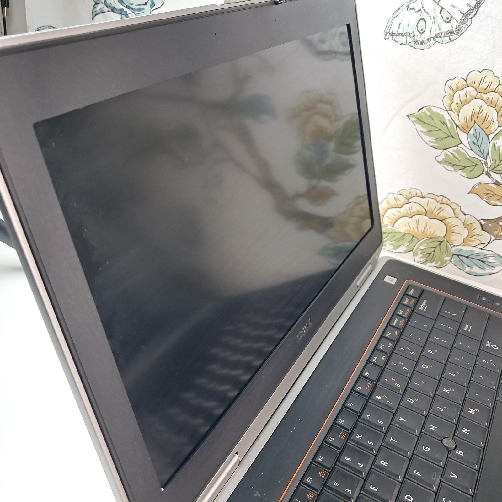 DELL LATITUDE E6420 – FOR PARTS/BAD LCD – INTEL I7 2ND GEN – 4GB RAM
