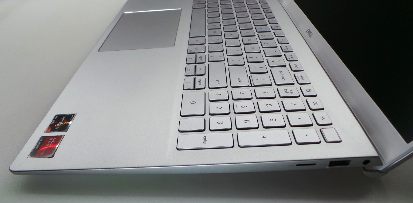Dell Inspiron 5505 15.6″ | AMD Ryzen 5 4500U | 16GB RAM 256GB NVMe | WIN 11 PRO