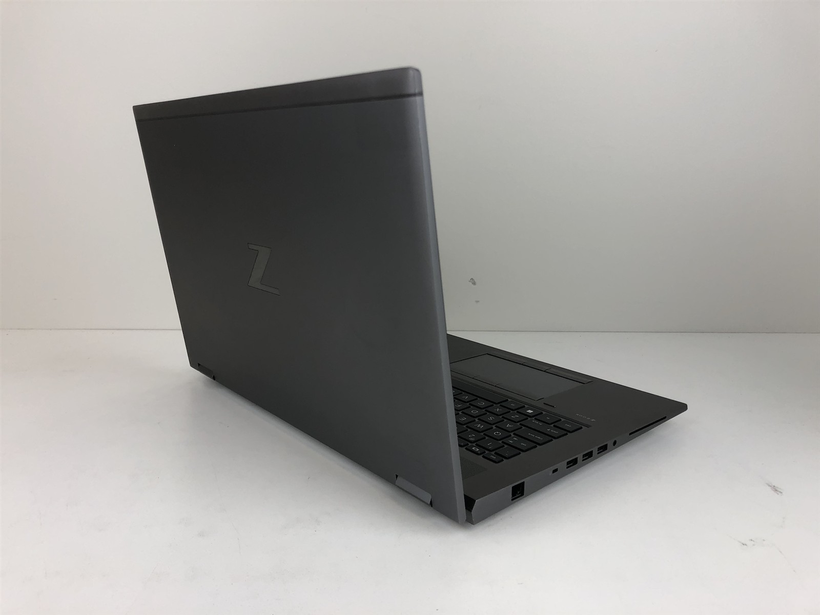 HP ZBook Fury 17 G8: Intel Xeon W-11955M 2.6GHz – 64GB – 2TB – RTX A5000 Mobile