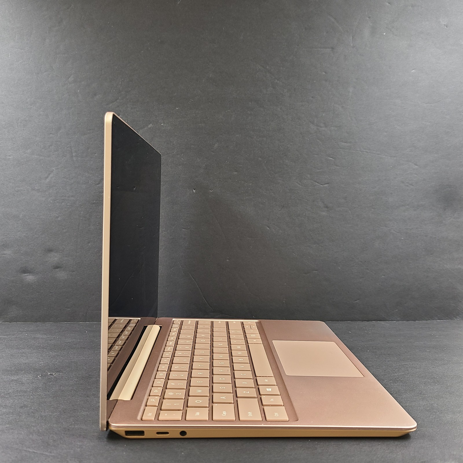 Surface Laptop Go 1943 – 12.4″ – i5-1035G1 CPU @ 1.00 GHz – 128GB SSD – 8GB RAM