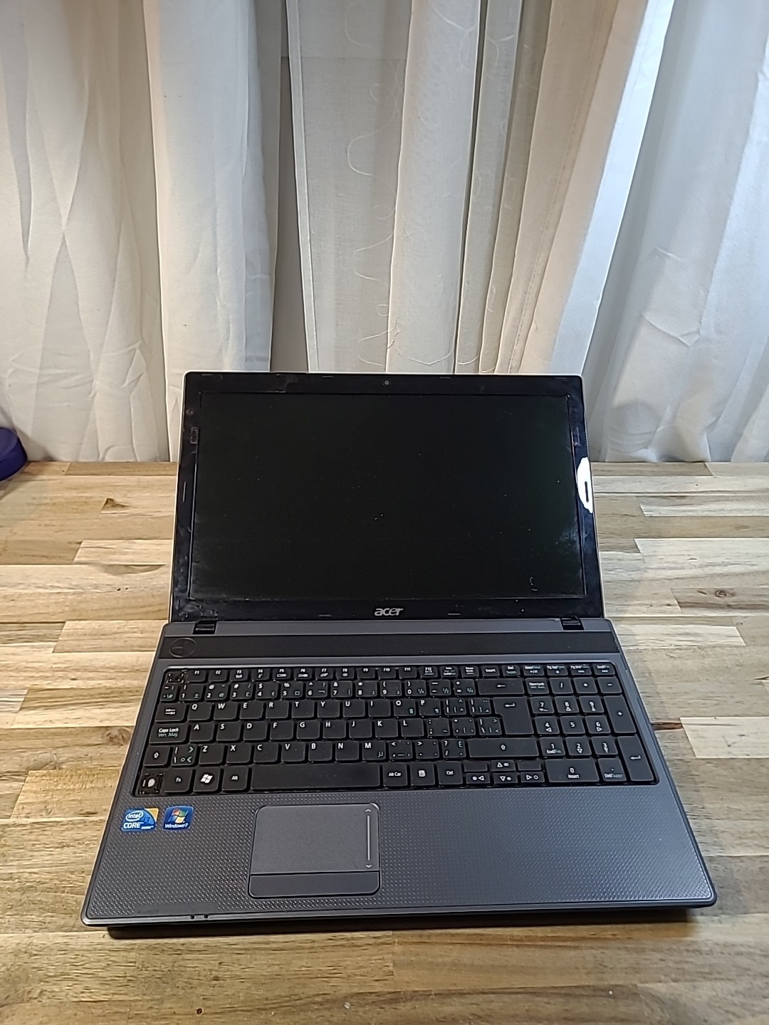 Acer Aspire 5733 Intel Core i3-380M 15.6″ Laptop (AS-IS) For Parts or Repair