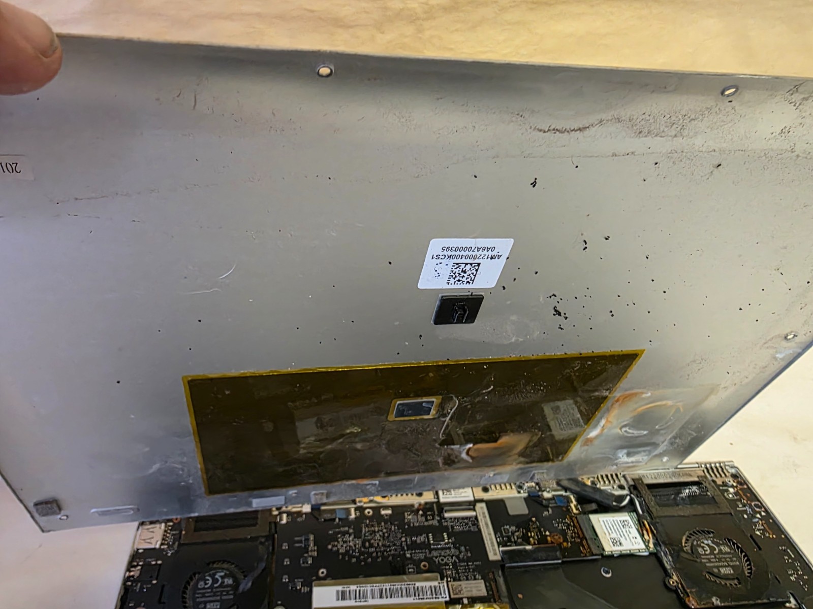 LENOVO YOGA 910 i7 7th, No Power, water damaged – No HDD, Good Screen