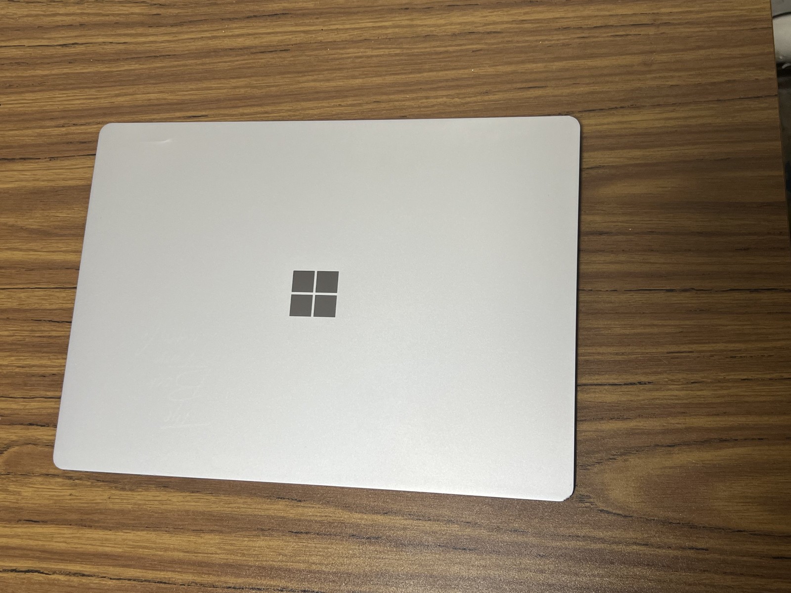 Surface Laptop 13.5″ 1769 (256GB SSD, Core i7-7660U, 2.50GHz, 8GB) Touch screen