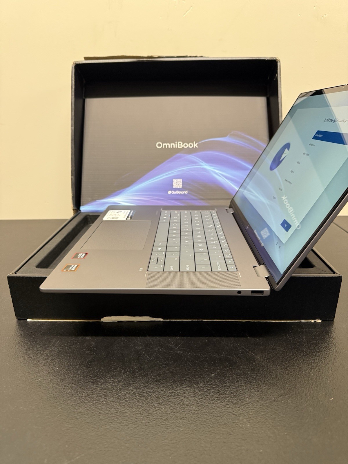 HP OmniBook X Flip 16″ 2-in-1 2K Touch AMD Ryzen™ AI 5 340 16GB RAM 512GB SSD