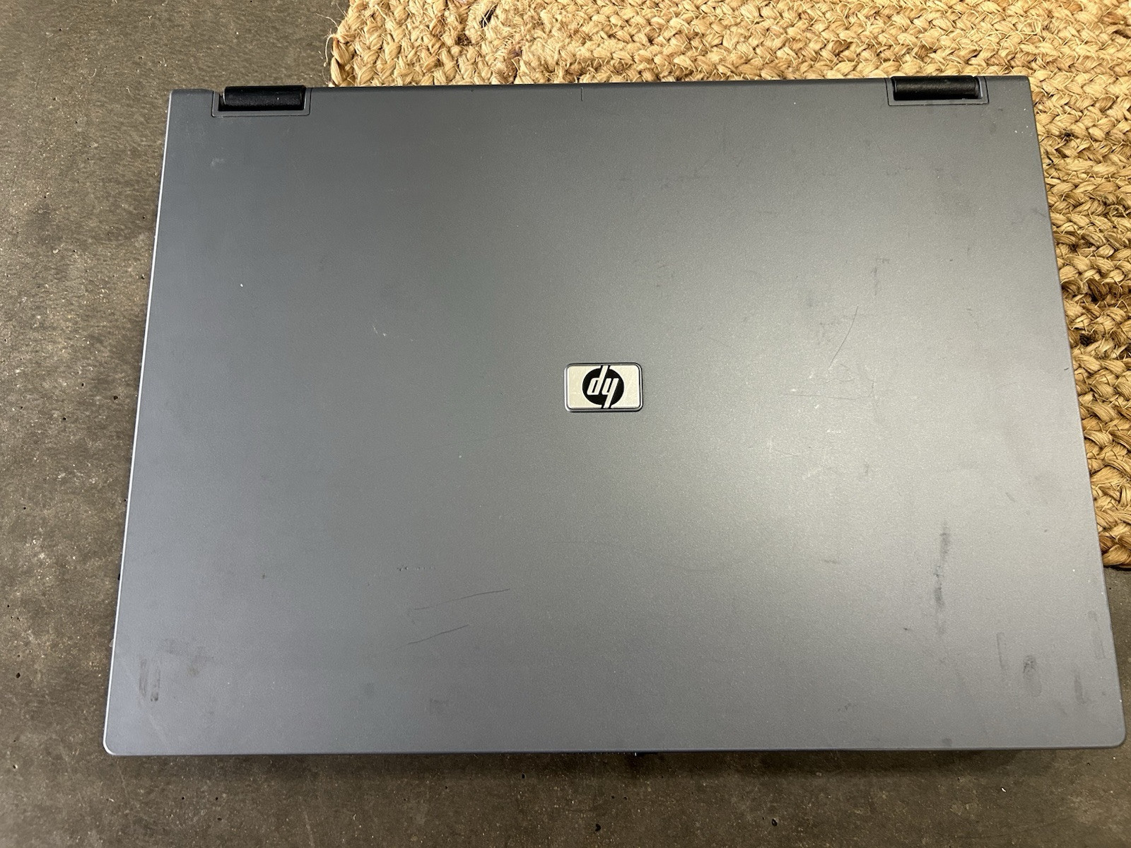 HP Compaq 6710b Laptop For Parts As Is Turns On No Cord