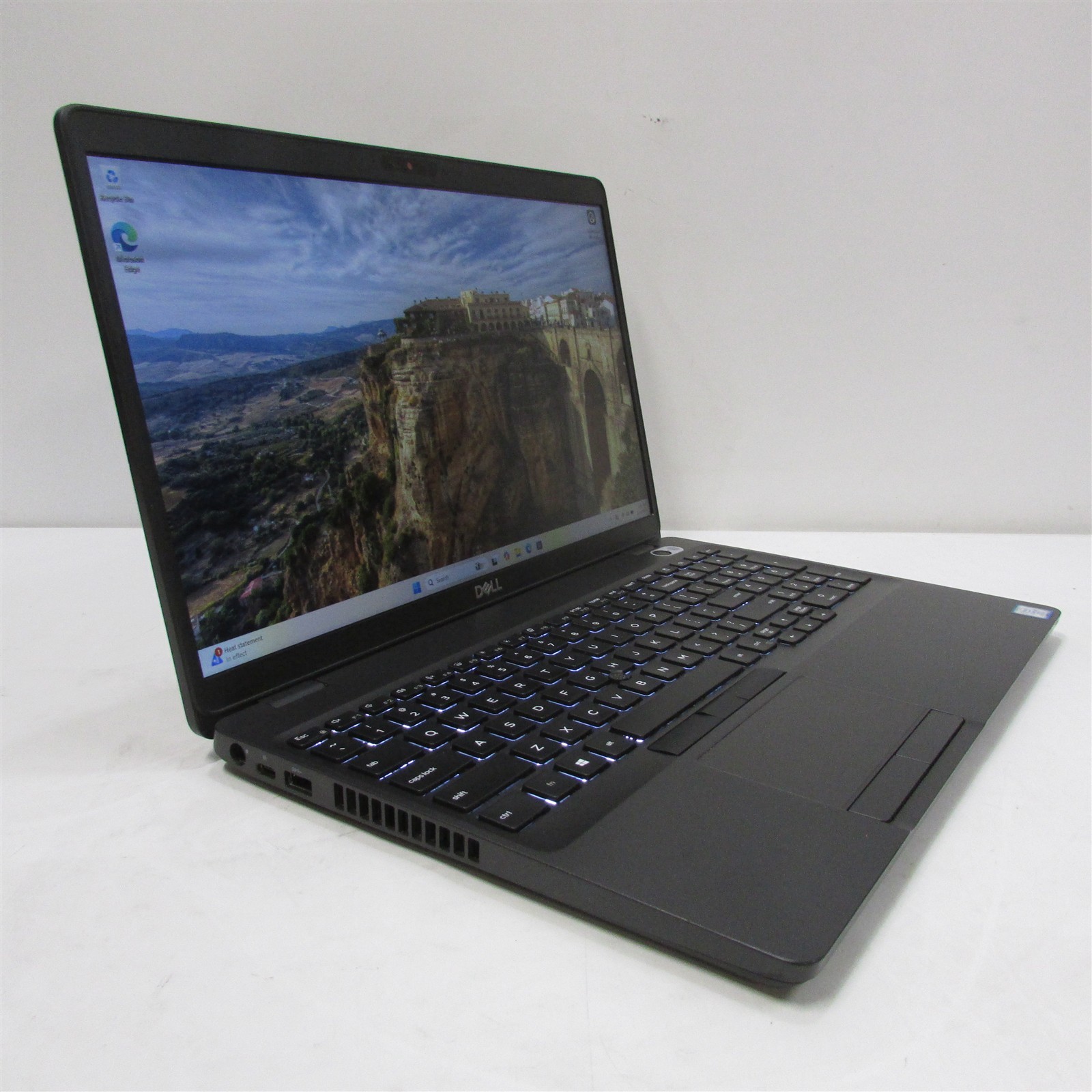 Dell Latitude 5500 i5-8365U 1.6GHz 8GB RAM 256GB m.2 15.6″ Win 11 Pro COSM DMG