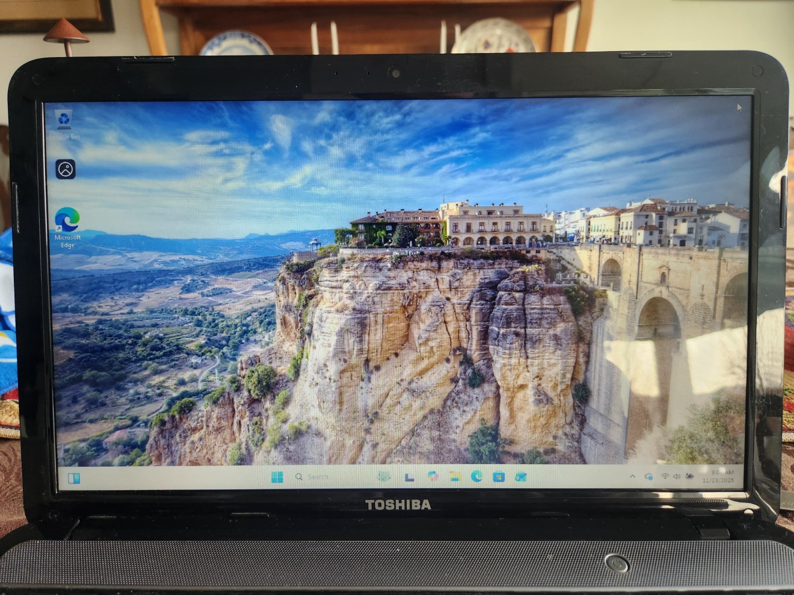 15.5″ Toshiba Satellite L855 Laptop Intel Core i7 2.40GHz 6GB DDR3 700GB Win 11
