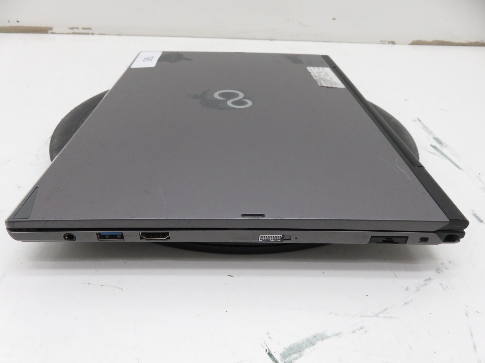 FUJITSU LifeBook T904 Laptop Intel Core i5-4300u 2GB Ram No HDD or Battery