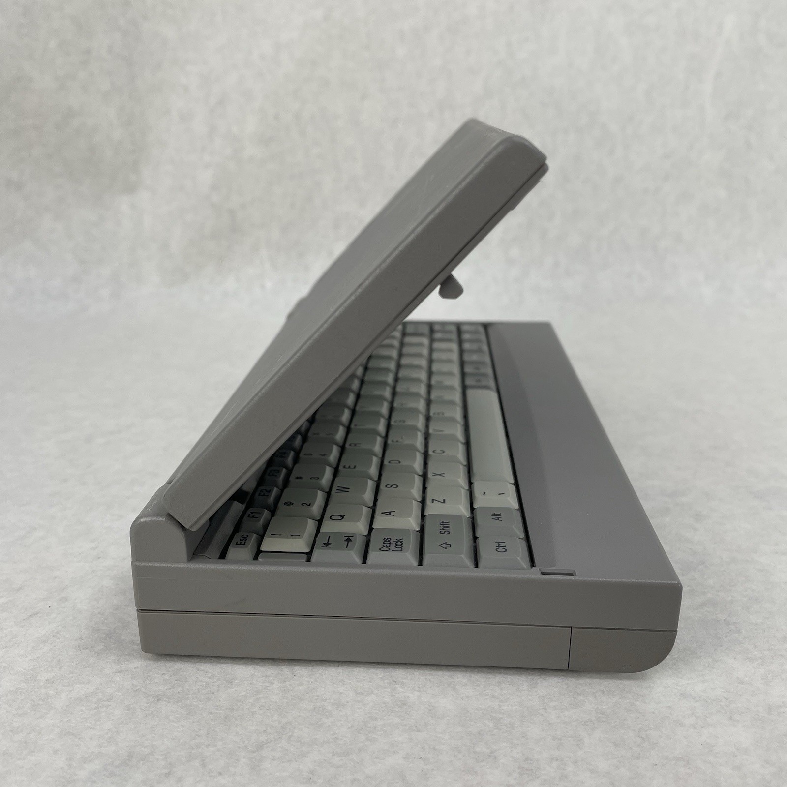 Toshiba Libretto 50 ct 6″ Intel Pentium 16 MB RAM No HDD/OS/AC/Battery