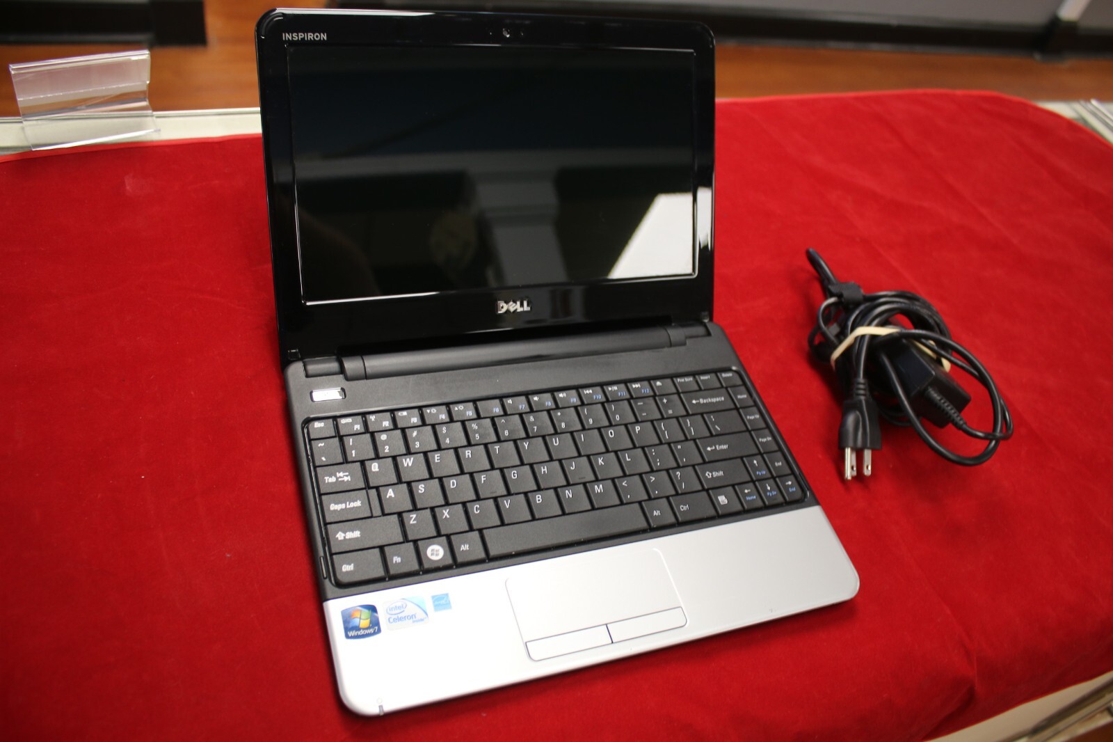 Dell Inspiron 11z PO3T Celeron 1.3ghz 2gb Ram Win 7 Home Premium WORKS!