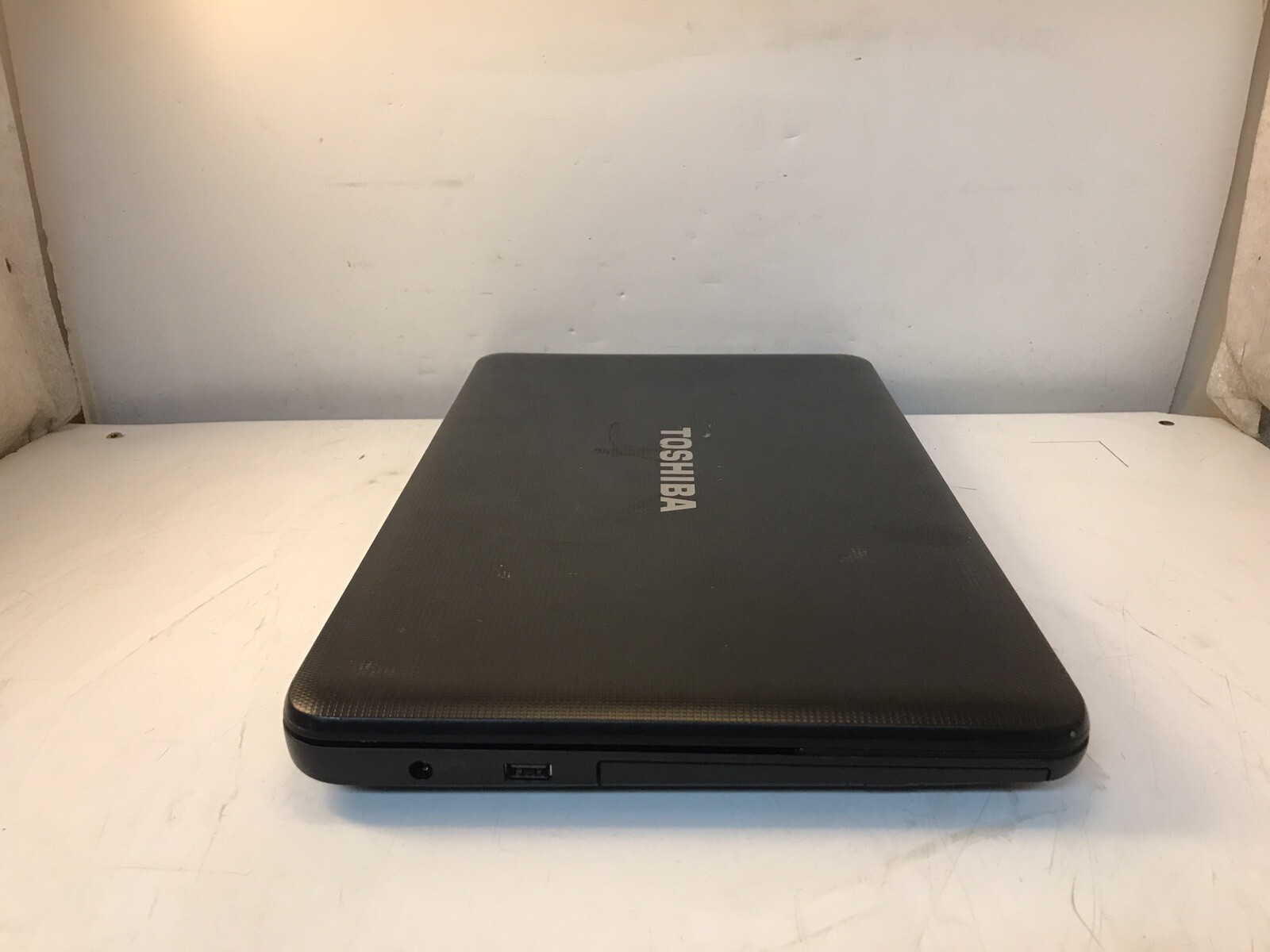 Toshiba Satellite C855D-S5950 AMD E-300 APU with Radeon HD Graphics@1.30GHz