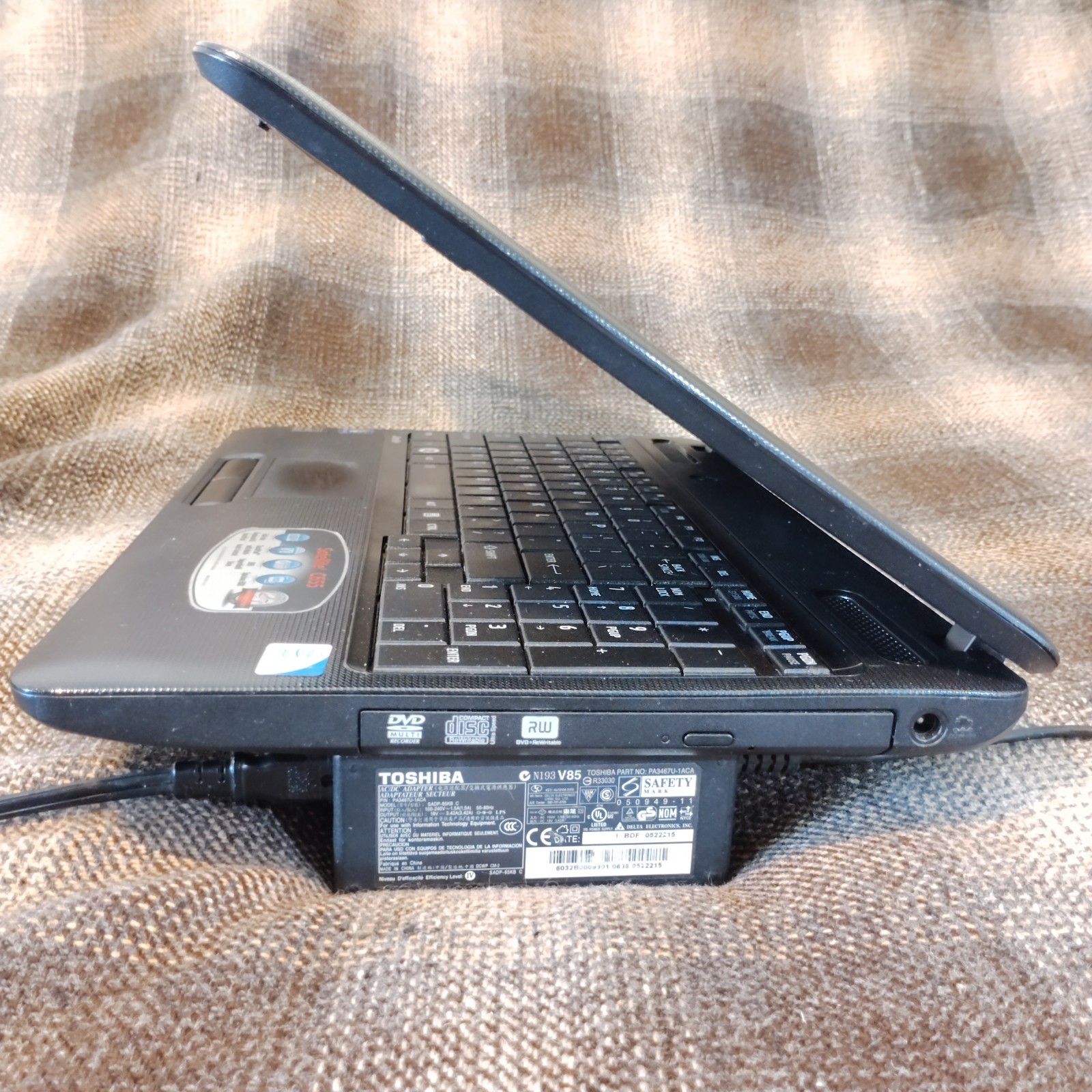Toshiba Satellite C655-S5082 Intel Celeron 900 4GB RAM 320GB HDD. ur pick Linux!