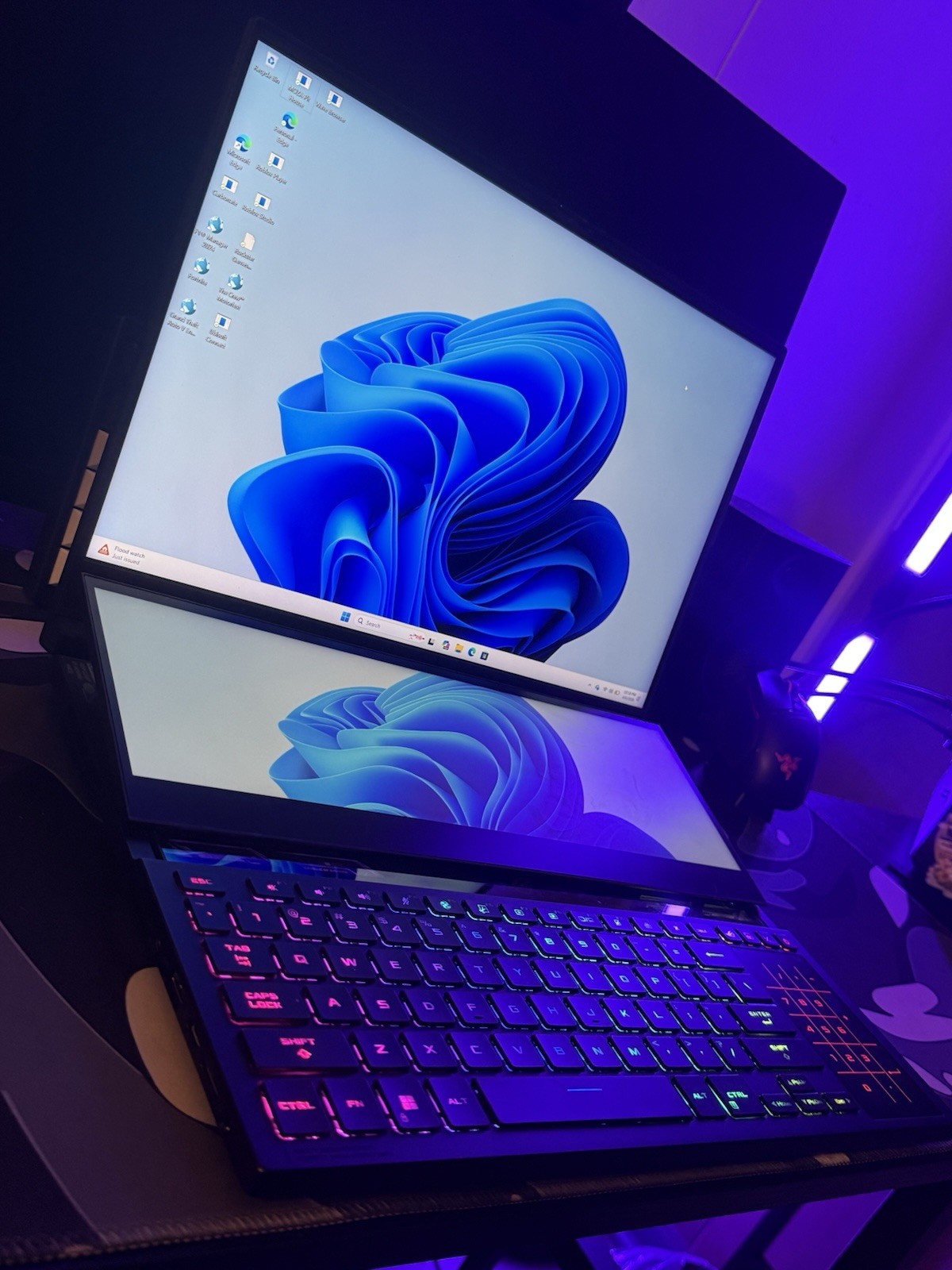 ASUS ROG Duo 16 2022 AMD Ryzen 9 6900HX with Radeon Graphics (CHARGER INCLUDED)