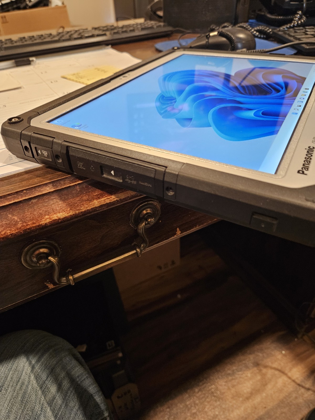 PANASONIC TOUGHBOOK CF-33 I5 6300, RAM 8GB, STORAGE 256 GB, WINDOWS 11