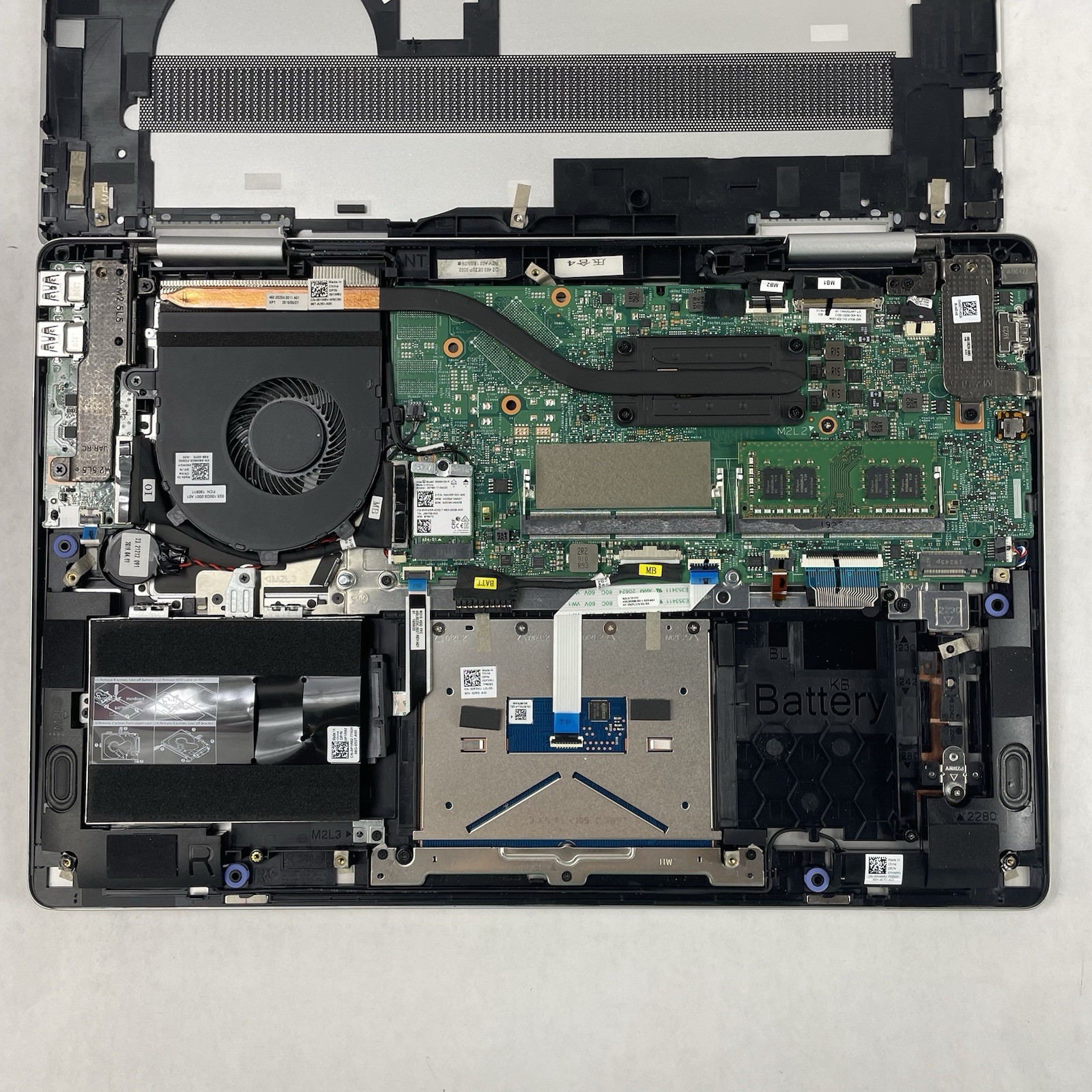Dell Inspiron 7586 15.6″ i5-8265U 1.60 GHz 8 GB RAM No SSD/OS/AC/Batt