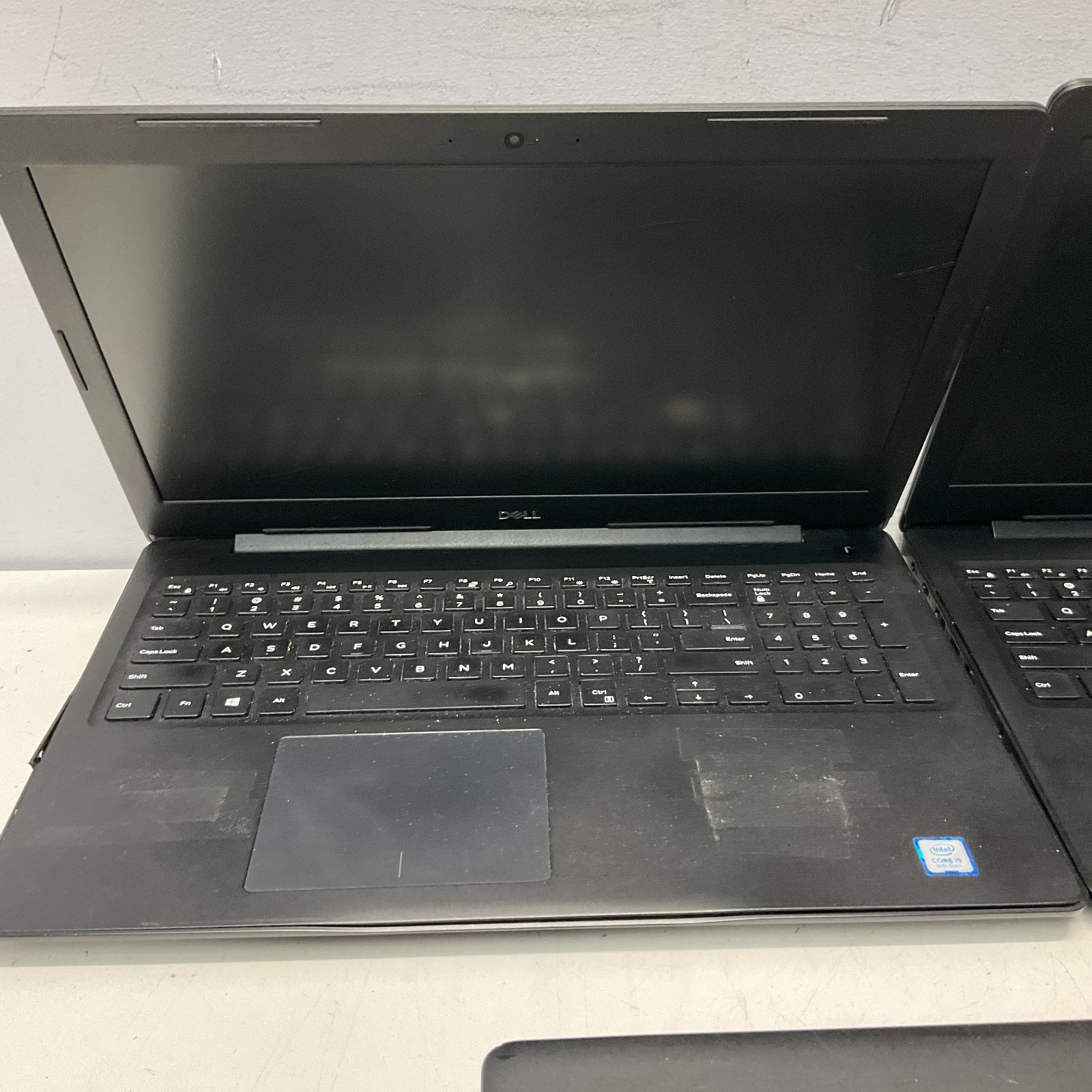 Lot of 3 DELL LATITUDE 3590 15.6″ Intel Core i5-8265U Laptop BROKEN LCD AS IS