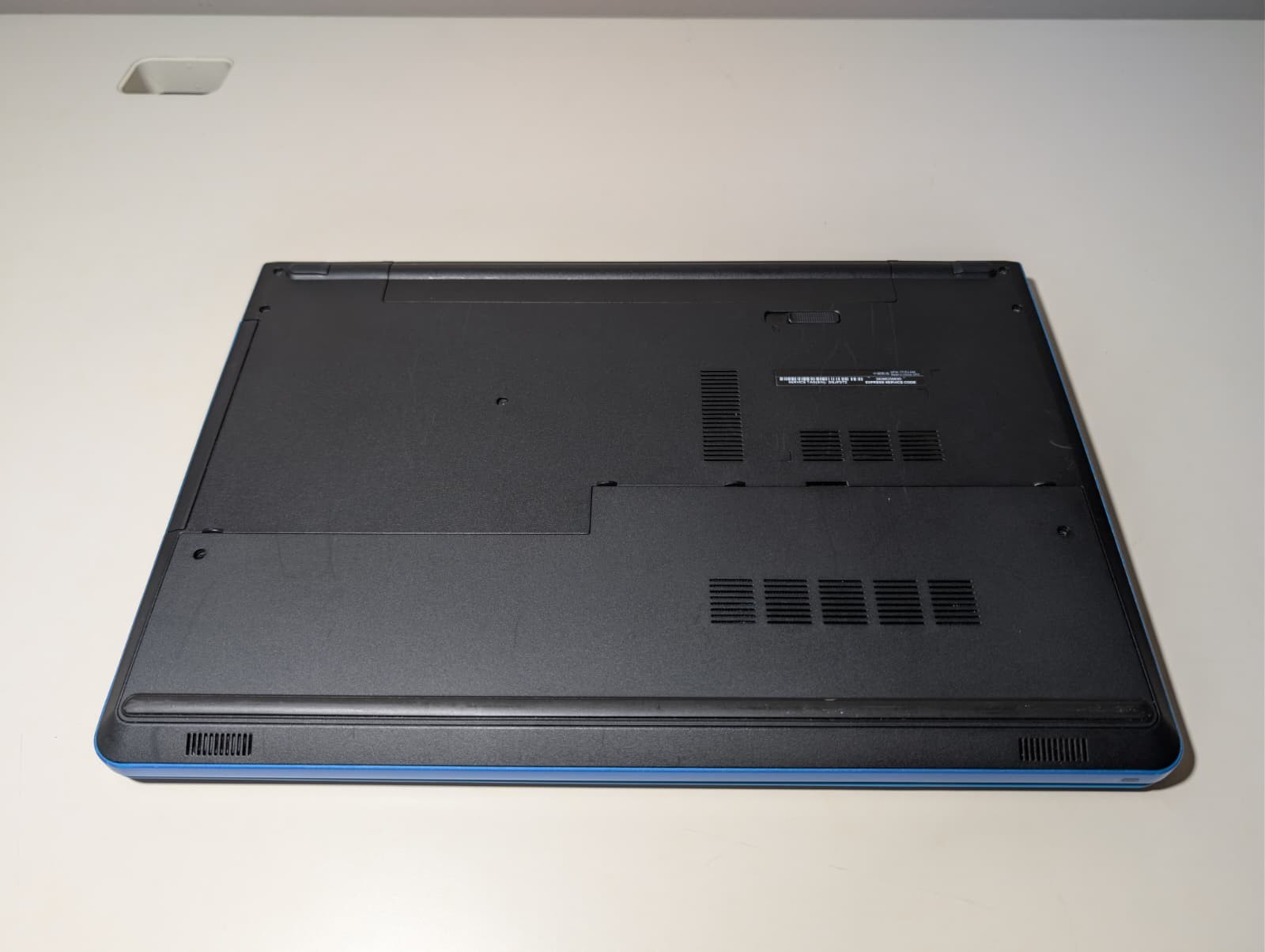 17″ Dell Inspiron 5755 Blue | AMD A8 16GB RAM 256GB SSD | HD+ Backlit Win 11 DVD