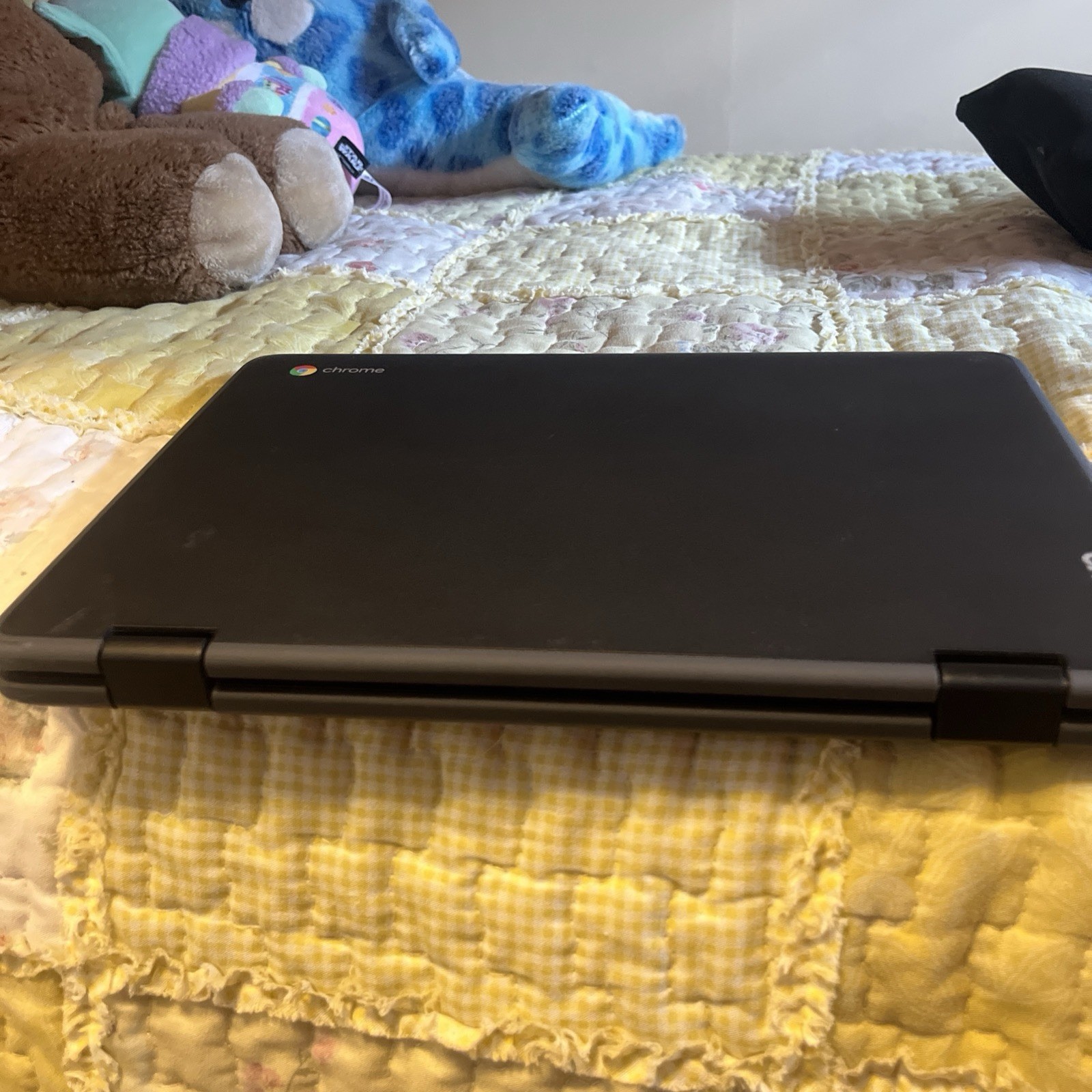 Lenovo 300e Chromebook 81H0 (11.6″ Touch, 4GB, 32GB eMMC, ChromeOS) w/ Charger