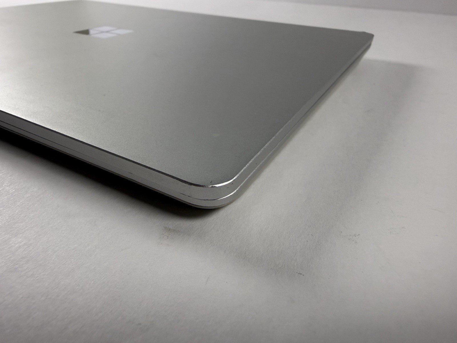 Microsoft Surface Laptop Go 2 2013 12.4″ i5-1135G7 256GB SSD 16GB RAM Win 11 Pro