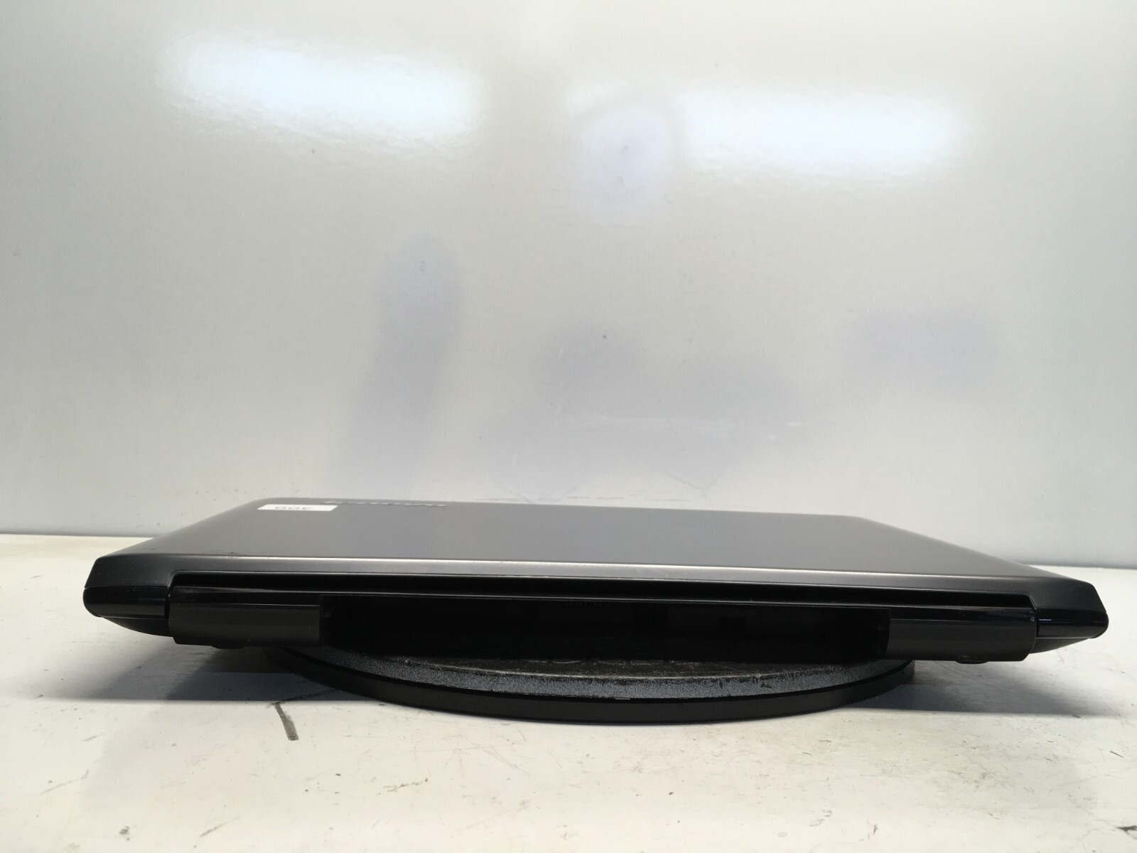 Lenovo V570 Intel i5-2430M 2.4GHz 6 GB NO HDD No Batt