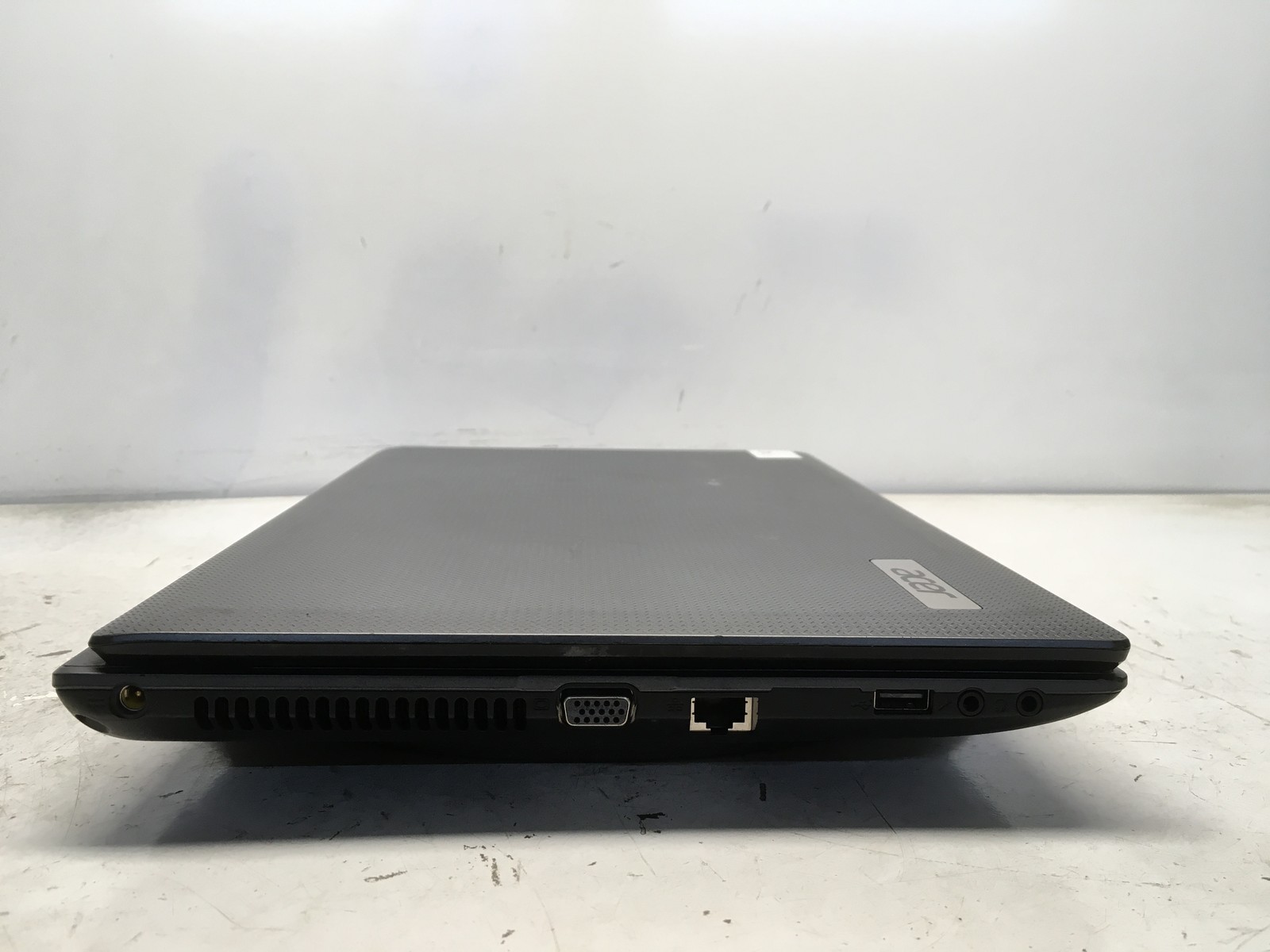 Acer Aspire 5733Z Intel Pentium P6200 2.13GHz 4 GB NO HDD No Batt