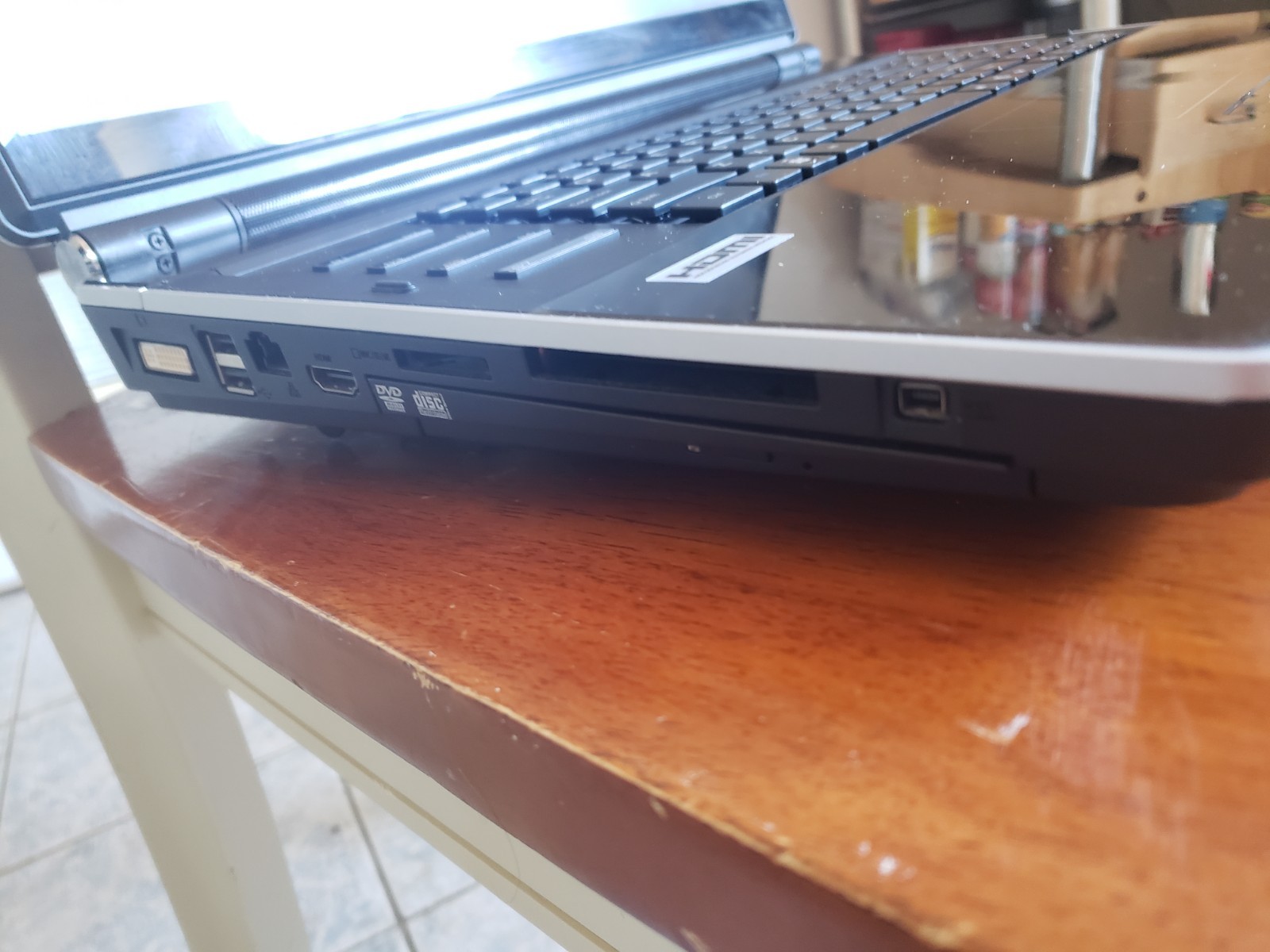 Very Rare Sager m980nu 18.4″ 1080p C2QXE qx9300 2.53ghz 8gb gtx 260m SLI Capable