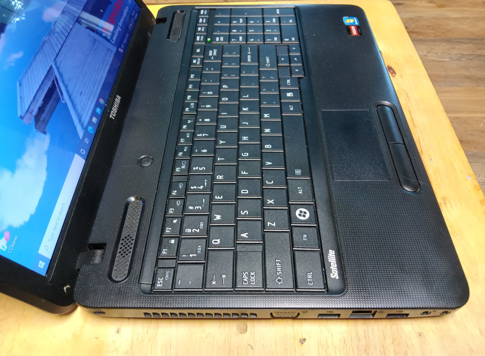 Toshiba C655D-S5529/Amd E-300 1.30ghz/6gb/120gbSSD/Windows 10 Home/15.6″/Vga