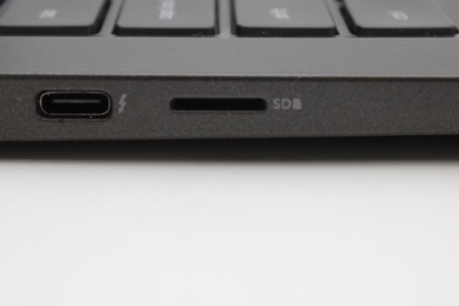 Dell Latitude 7410 Used 14″ i5-10310U, 16GB RAM, 256GB NVMe