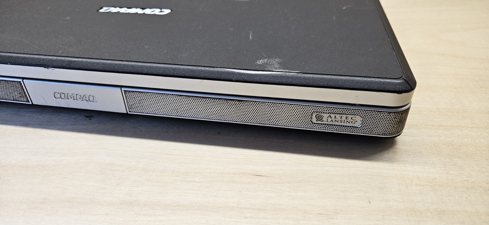 Retro Compaq Presario V5000 AMD Sempron 1.8Ghz / 384Mb Ram / NO HDD NO PSU