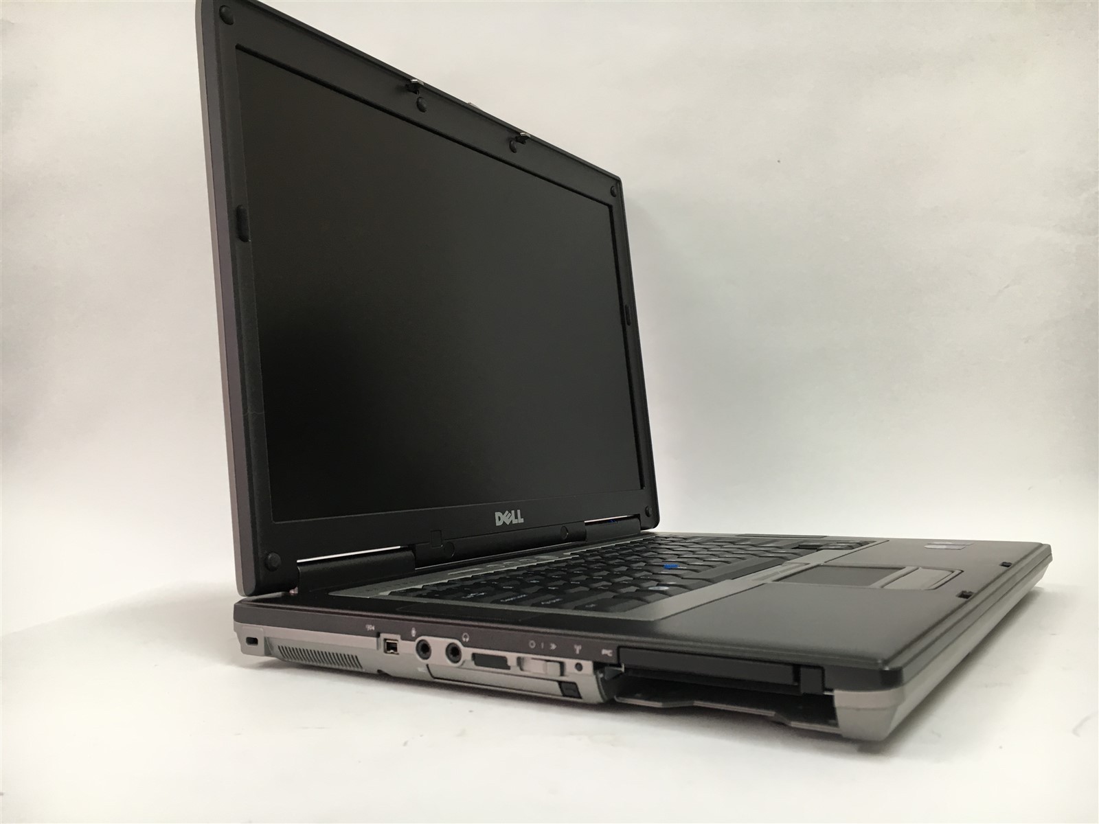 Dell Latitude D820 Intel Core 2 Duo T5500 1.66GHz No HDD No OS – Does not Pwr On