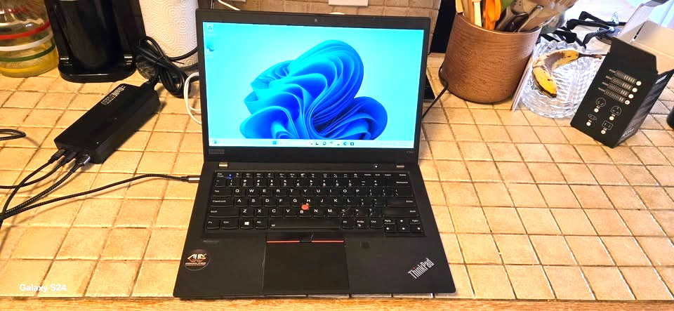 Lenovo ThinkPad P14s Gen 2 14″ Touch Laptop Ryzen 7 PRO 5850U 32GB 1TB Win 11