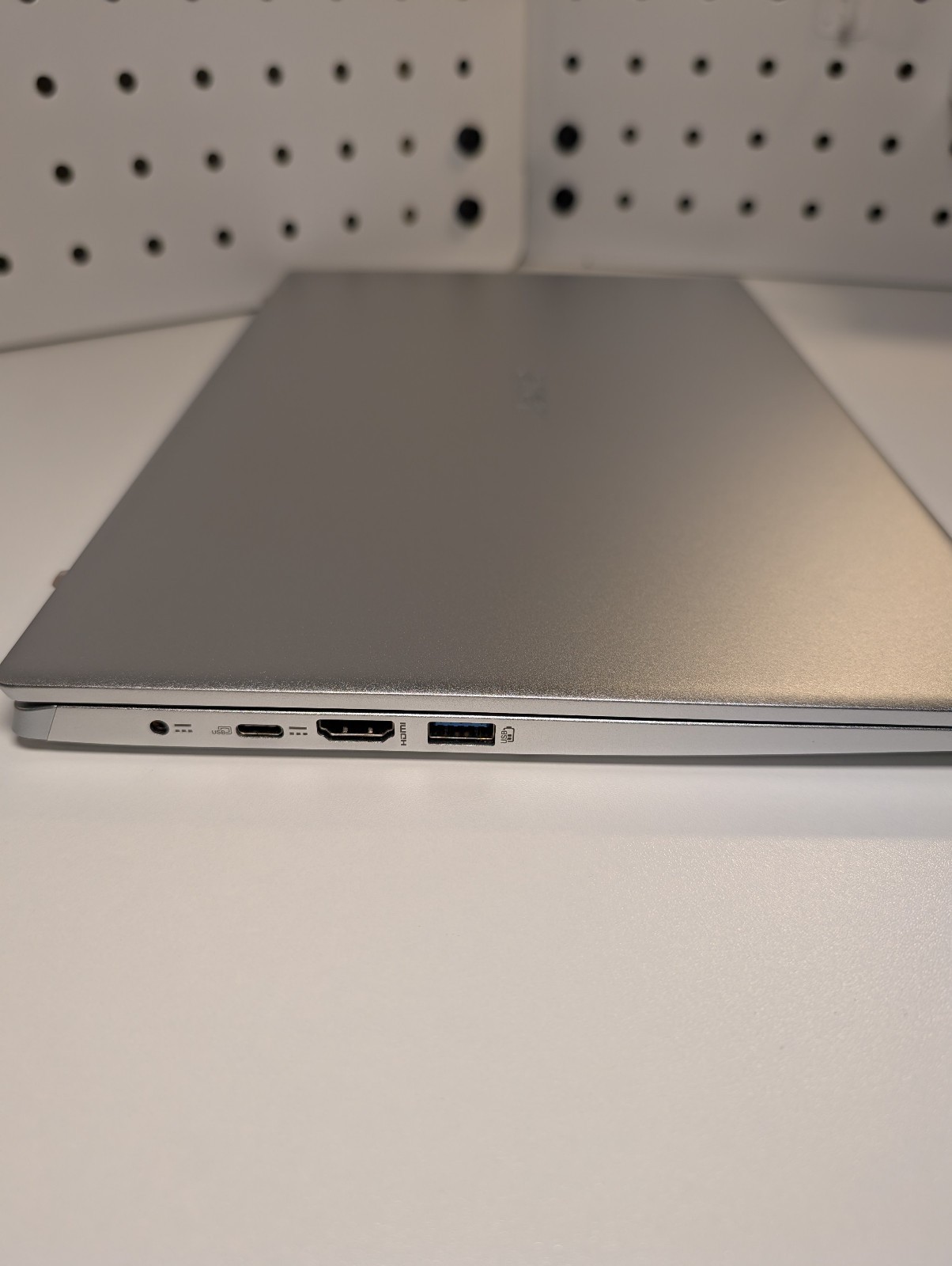 Acer Swift 3 | Ryzen 7 5700U | 8GB RAM | 512GB SSD| 14″ 1080p | SF314-43-R2YY