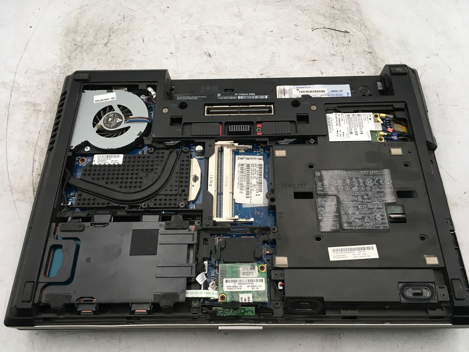 HP ELITEBOOK 8460P – FOR PARTS/NO POWER – INTEL I7-2620M – NO RAM – READ DESC-BB