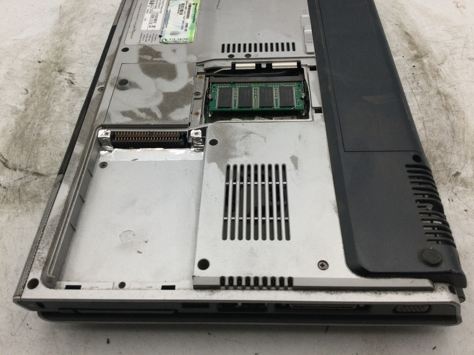 HP PAVILION DV1000 – FOR PARTS – INTEL PENTIUM M – 512MB RAM – READ DESCRIP – BB