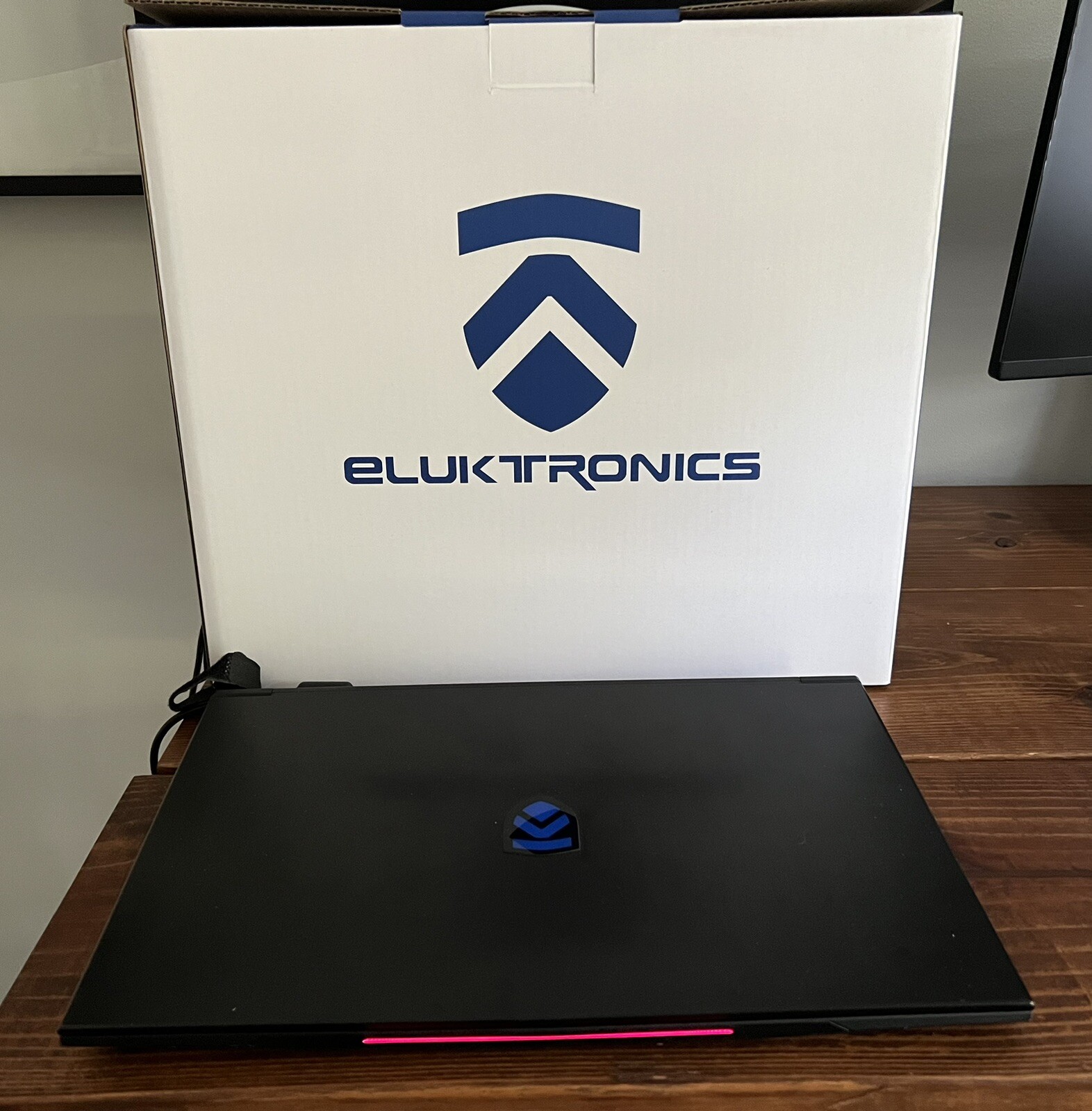 Eluktronics MECH-17 G1R 17.3 Gaming Laptop i7 64GB RAM 1TB RTX 2070 Win 11