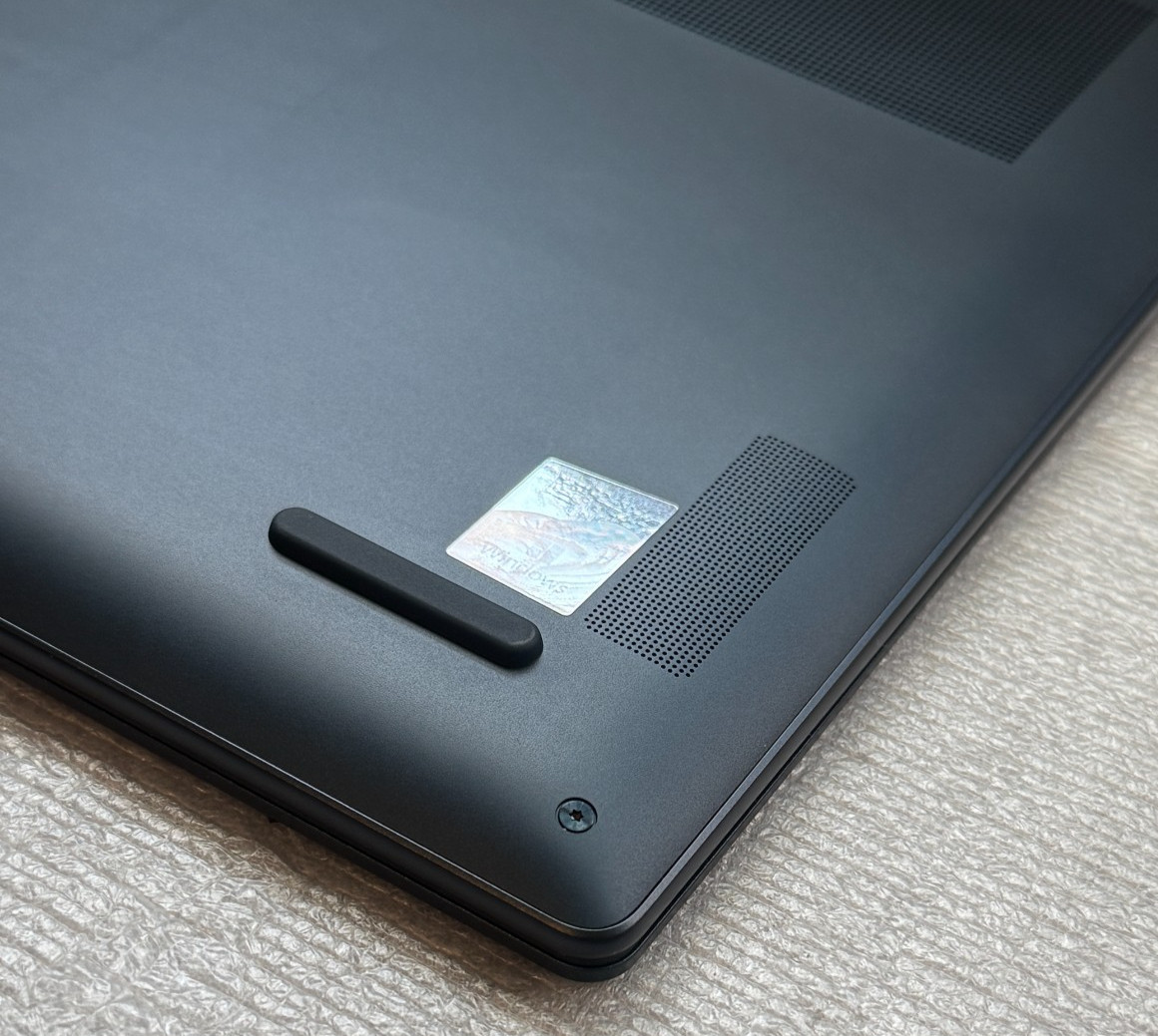 Lenovo Yoga Slim 7x 14.5″ 3K OLED Touch Laptop Snapdragon X Elite 32GB 1TB