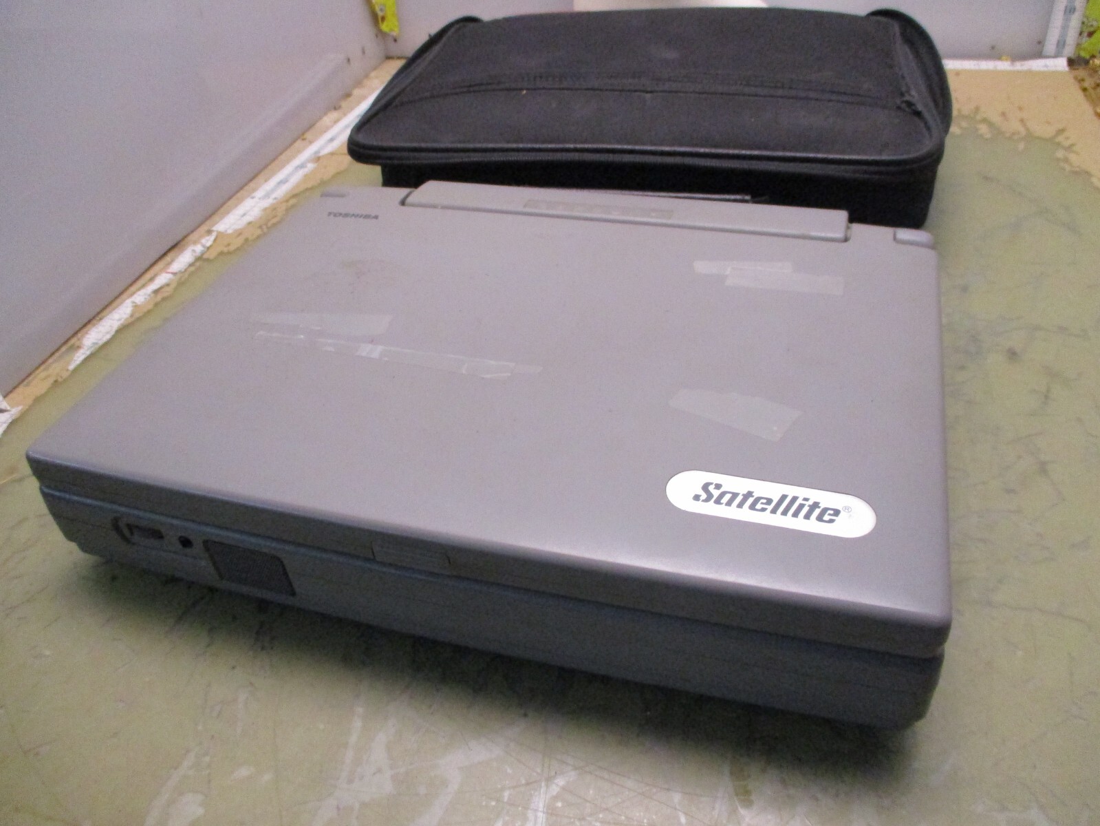 Toshiba Satellite 205CDS/810 Laptop with Case [2*H-3.75]