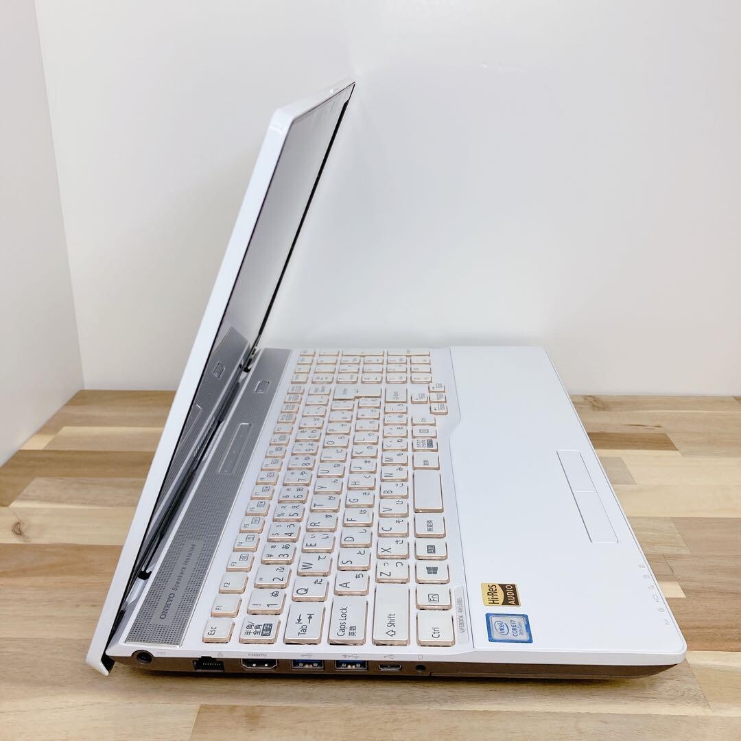 Fujitsu LIFEBOOK AH53/B3 8th generation i7 high speed SSD Notebook PC 17