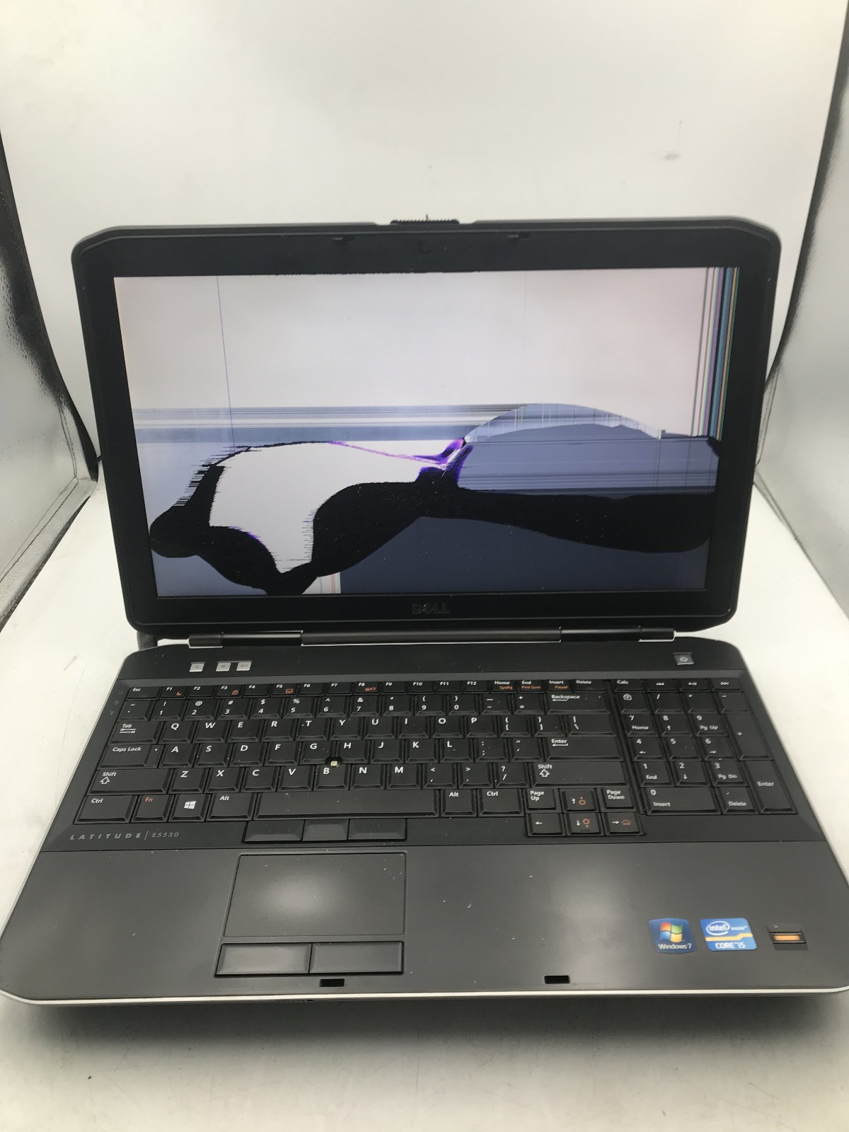 DELL LATITUDE E5530 – FOR PARTS/BAD LCD – INTEL I5 3RD GEN- NO RAM -READ DESC-BB