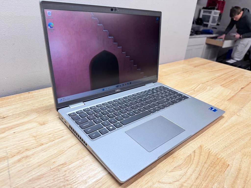 Dell Precision 3570 15.6” Laptop Intel Core i7, 512GB SSD, 16GB RAM, W11
