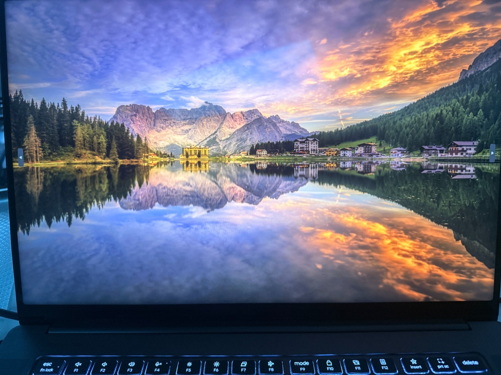 Lenovo Yoga Slim 7i Aura Edition 15.3″ 3K Touch Intel Ultra 7 258V 32GB 1TB 2024