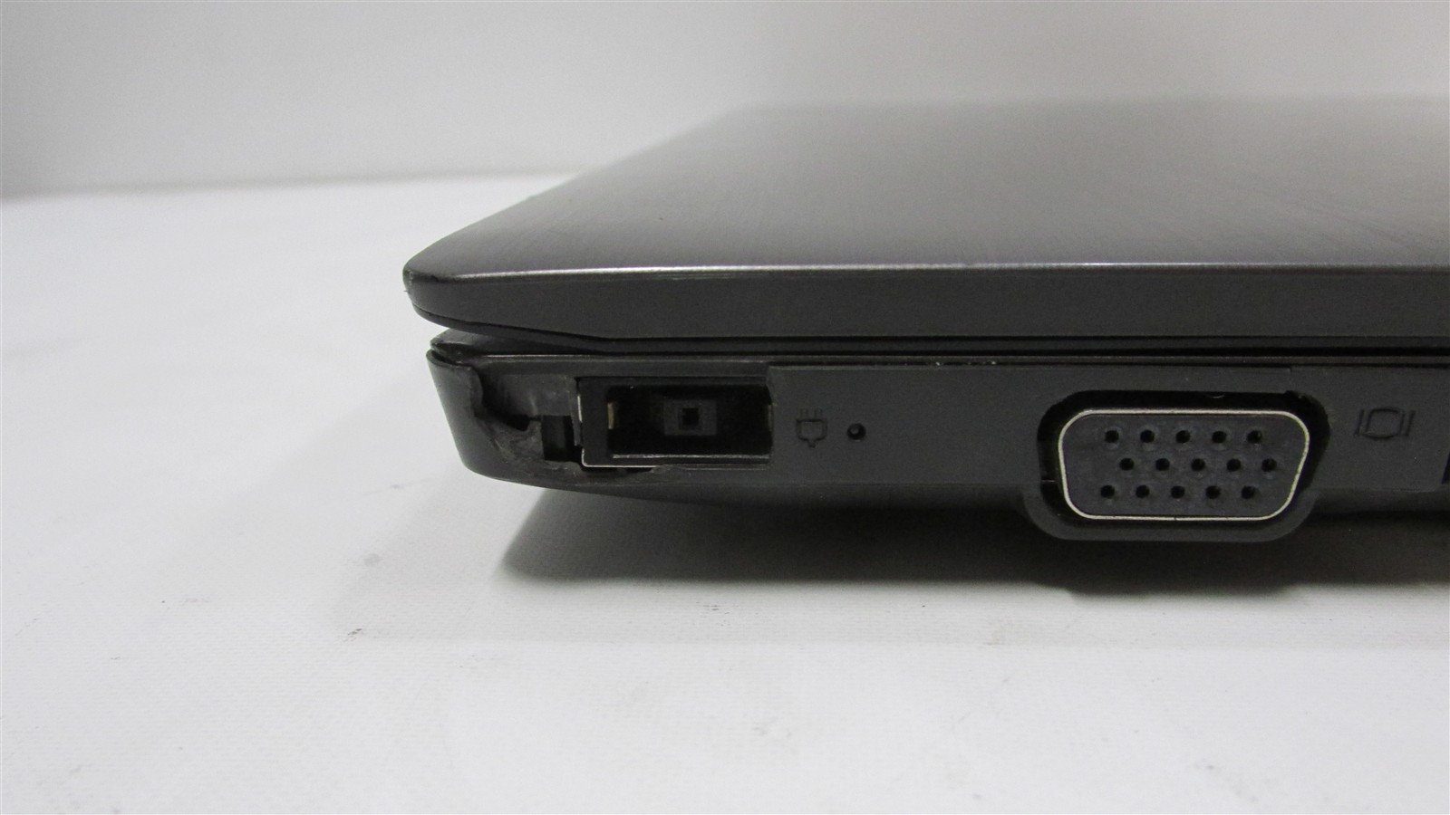 Lenovo V330-15IKB i5-7200U 2.5GHz 8GB RAM 128GB m.2 500GB HDD 14″ W10Pro COS DMG