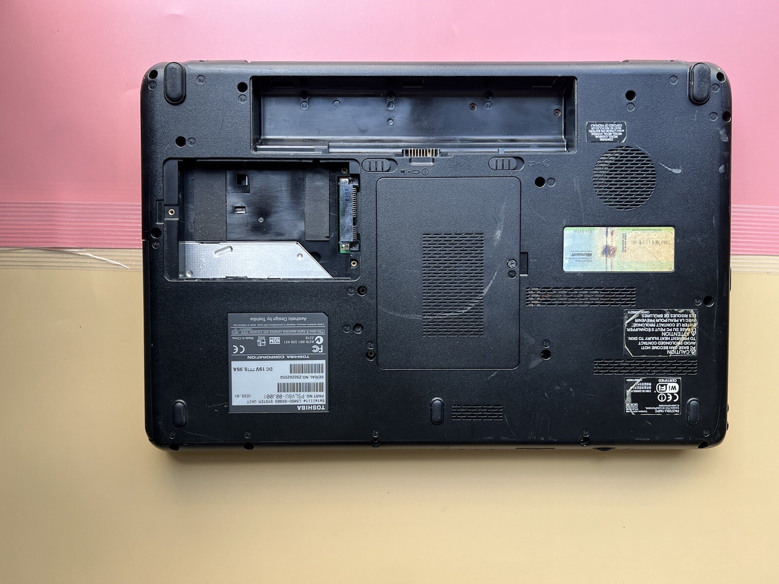 Toshiba Satellite L505D-S5983 AMD DUAL-CORE @ 2.0GHz 1GB RAM 0GB HDD PARTS