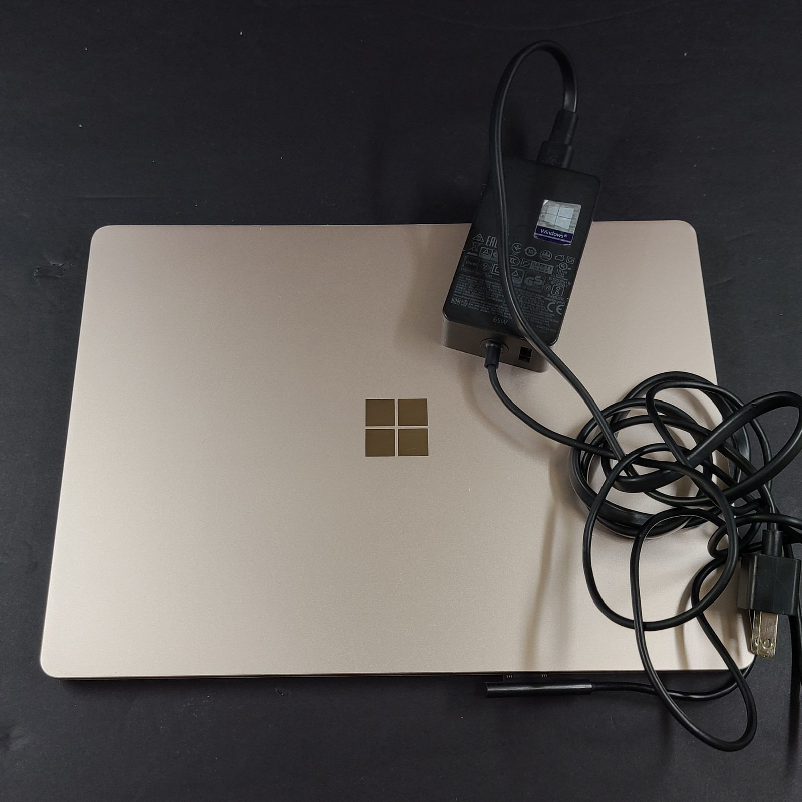 Surface Laptop Go 1943 – 12.4″ – i5-1035G1 CPU @ 1.00 GHz – 128GB SSD – 8GB RAM