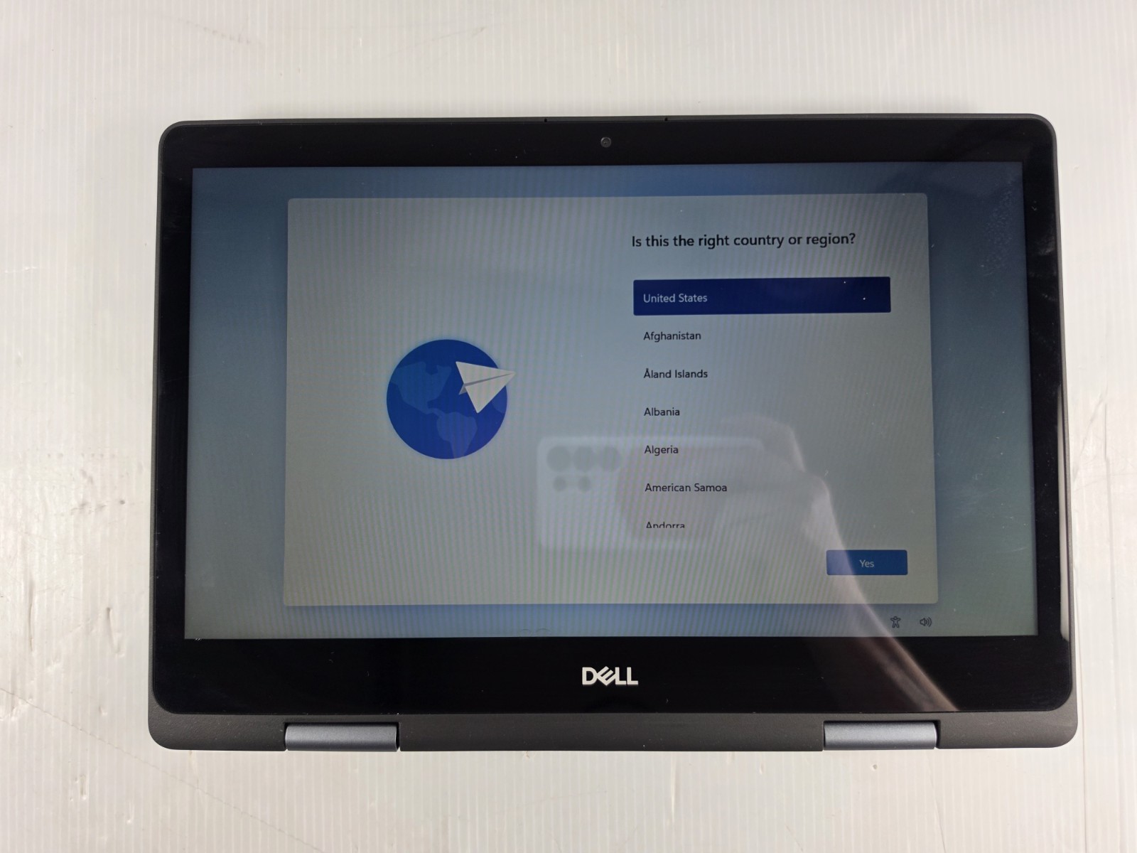 DELL Inspiron 5482 2-in-1 14″ Touchscreen I3-8145U 128GB SSD 8GB RAM Windows 11