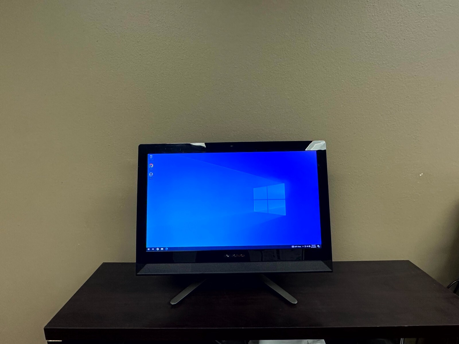 Lenovo C40-05 All-in-one Desktop Computer 21.5″ AMD A6 1.8Ghz 8GB 500GB Win 10