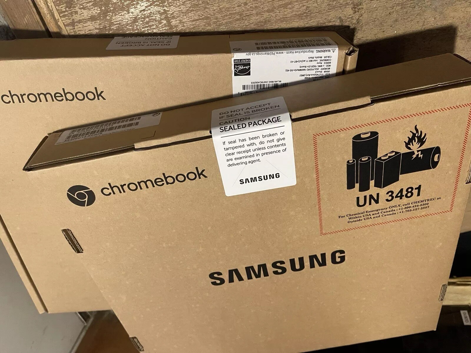 Samsung Chromebook 3 4GB Ram 16GB SSD 11.6-Inch Laptop-Black XE500C13-K04US new