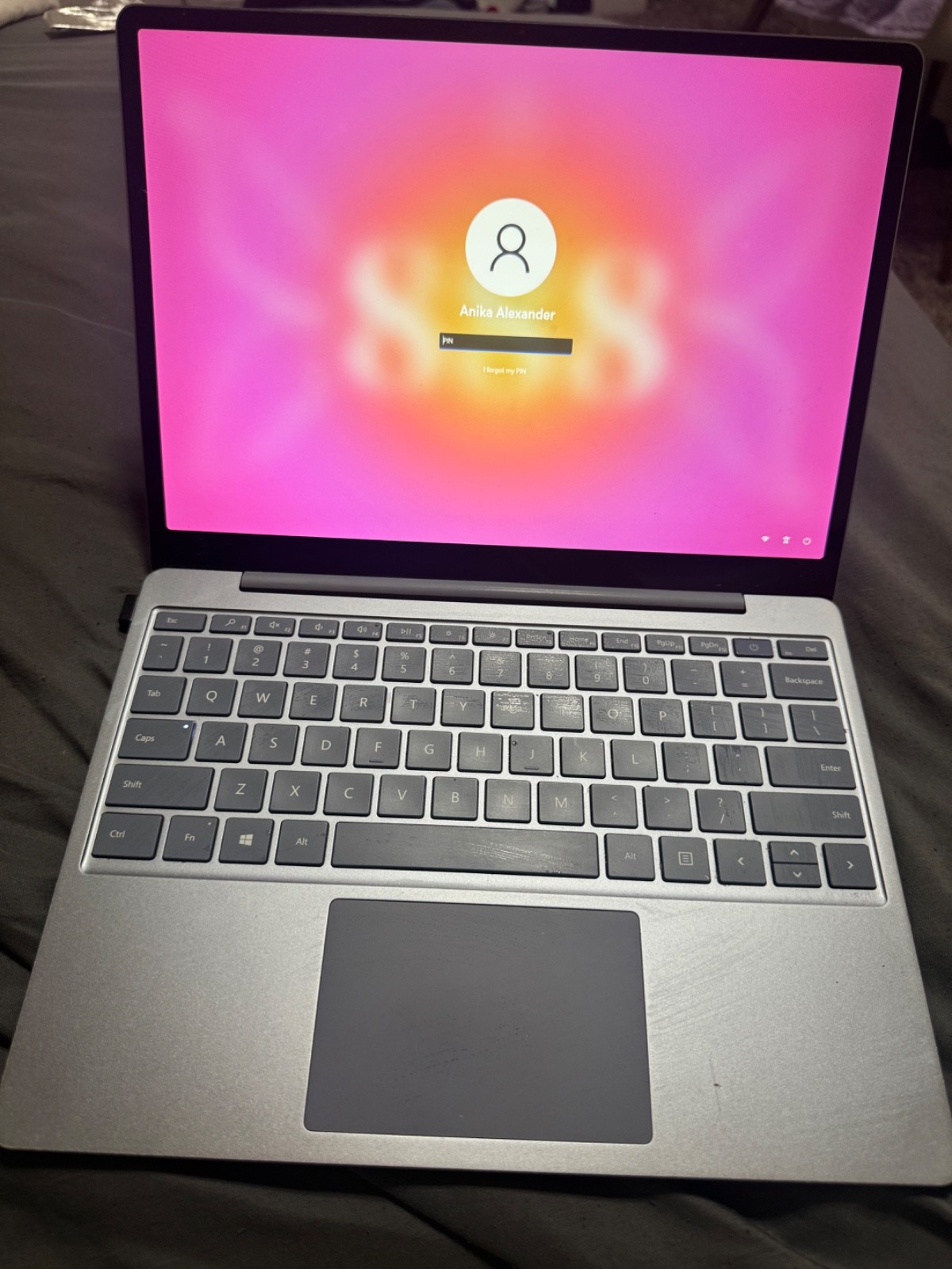 Microsoft Surface Laptop Go 12.4” i5 8GB RAM 128GB SSD Windows 11 + Charger