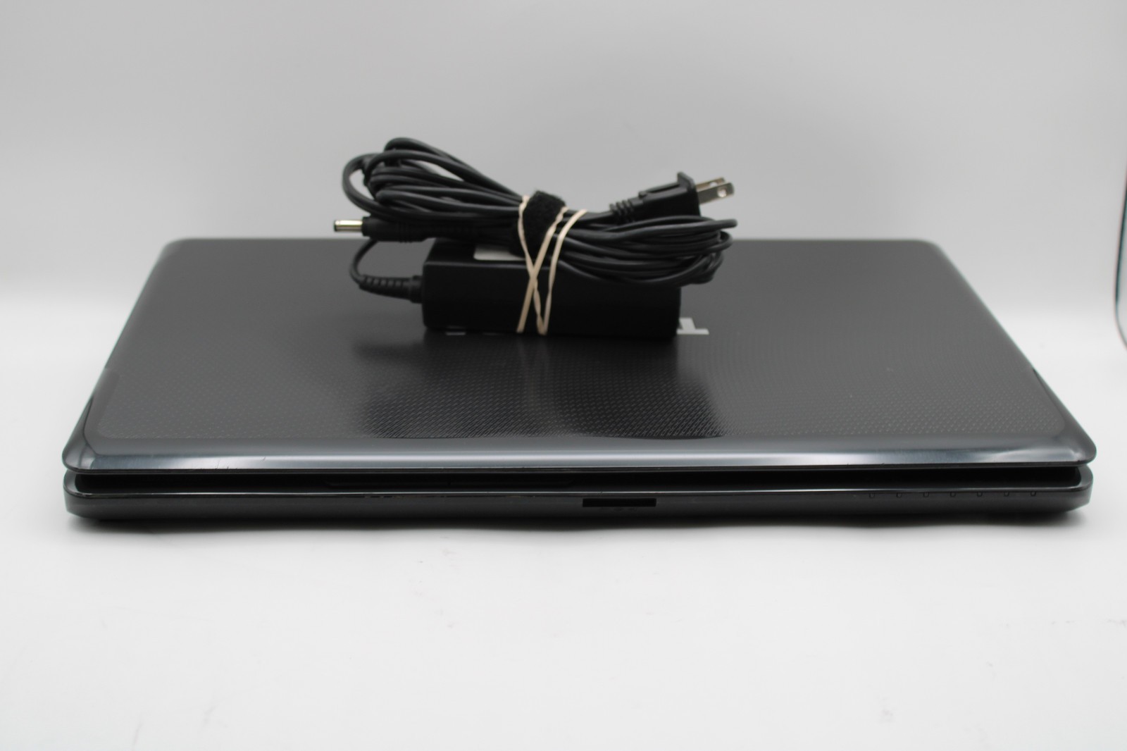 Toshiba Satellite A665-S6086 _ i3-M370 @ 2.4 _ 4GB RAM _ 256GB SSD _ No OS