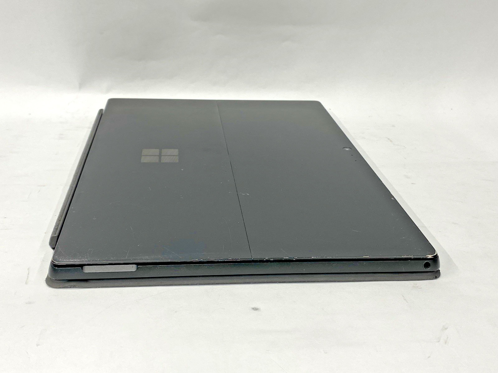 Microsoft Surface Pro 6 – Grade B – Touch – i5-8250U – 8GB – 256SSD – W11P